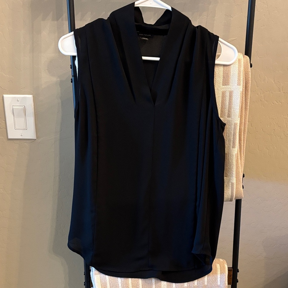Ann Taylor Sleeveless Blouse V Neck